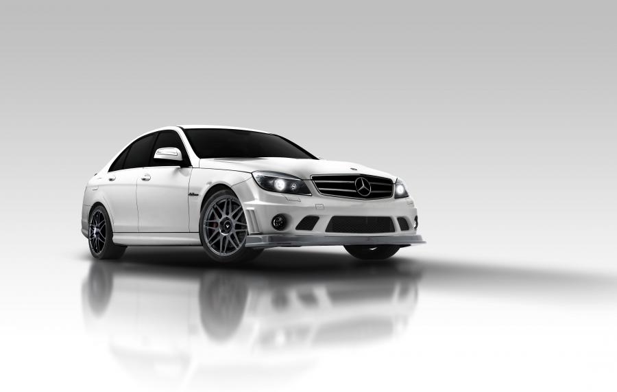  Mercedes-Benz C63 AMG by Vorsteiner 2010 года  (фото 1 из 27)